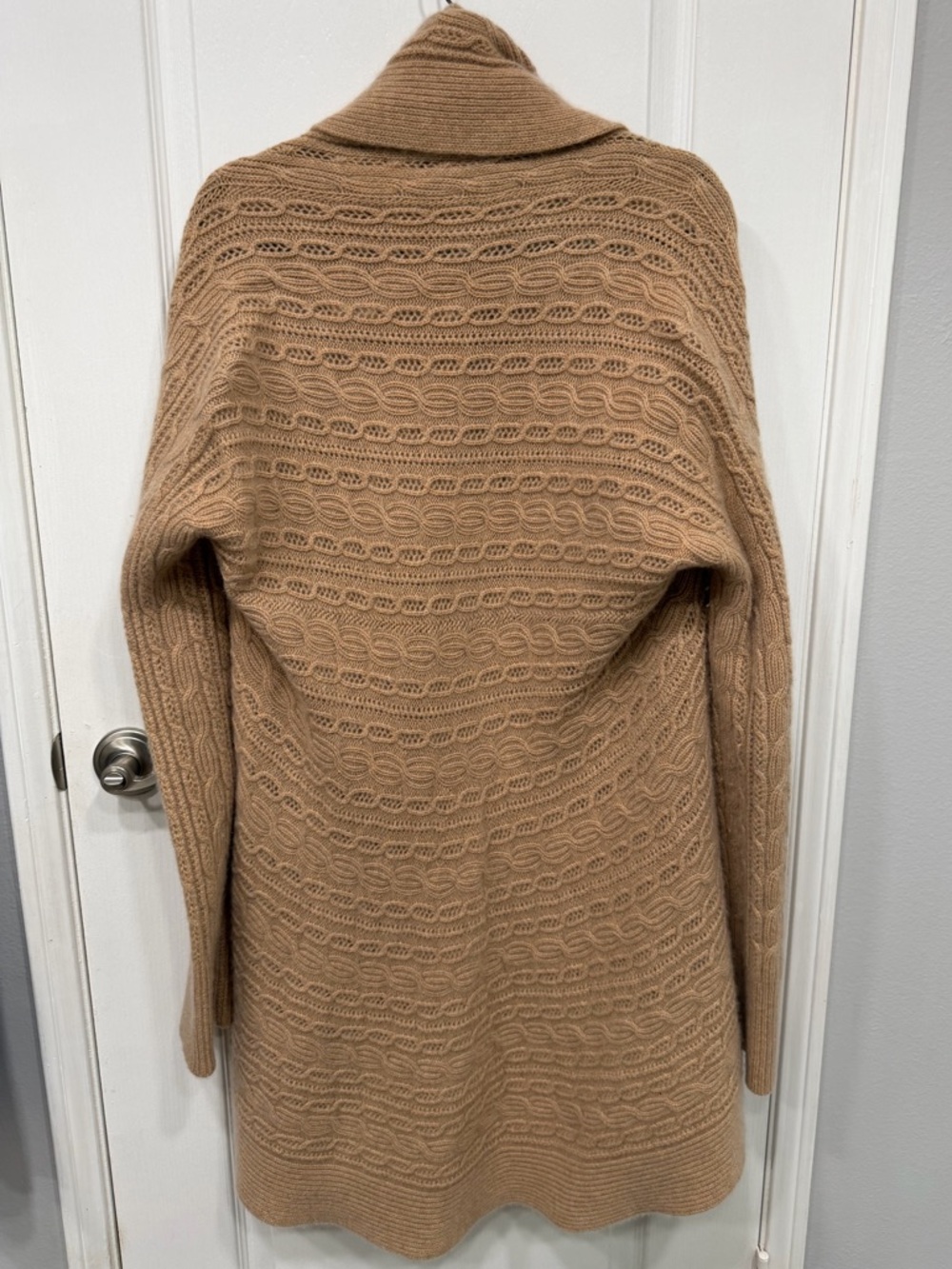 100% Cashmere Neiman Marcus Cable-Knit Waterfall Cocoon Blanket Cardigan - Picture 4 of 5